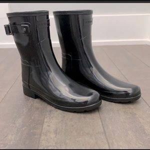 New Hunter Refined Boots size 7.  Selling because they are too big.